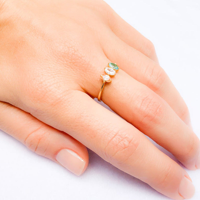 Elegant Three-Stone Ring – Minimal Design