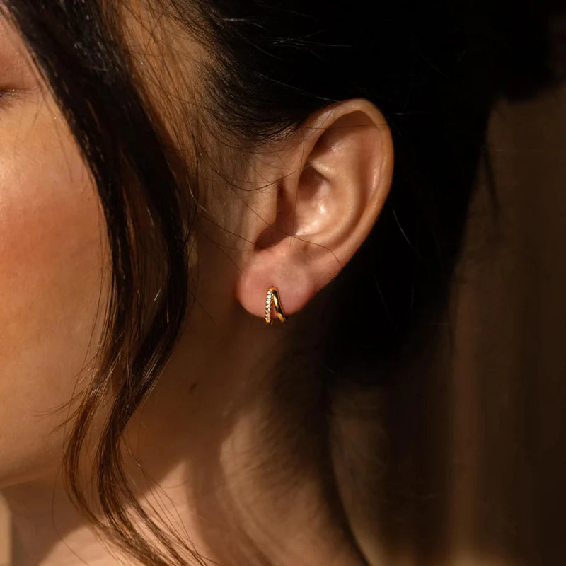 Amelia Duo Huggies in 18K Gold