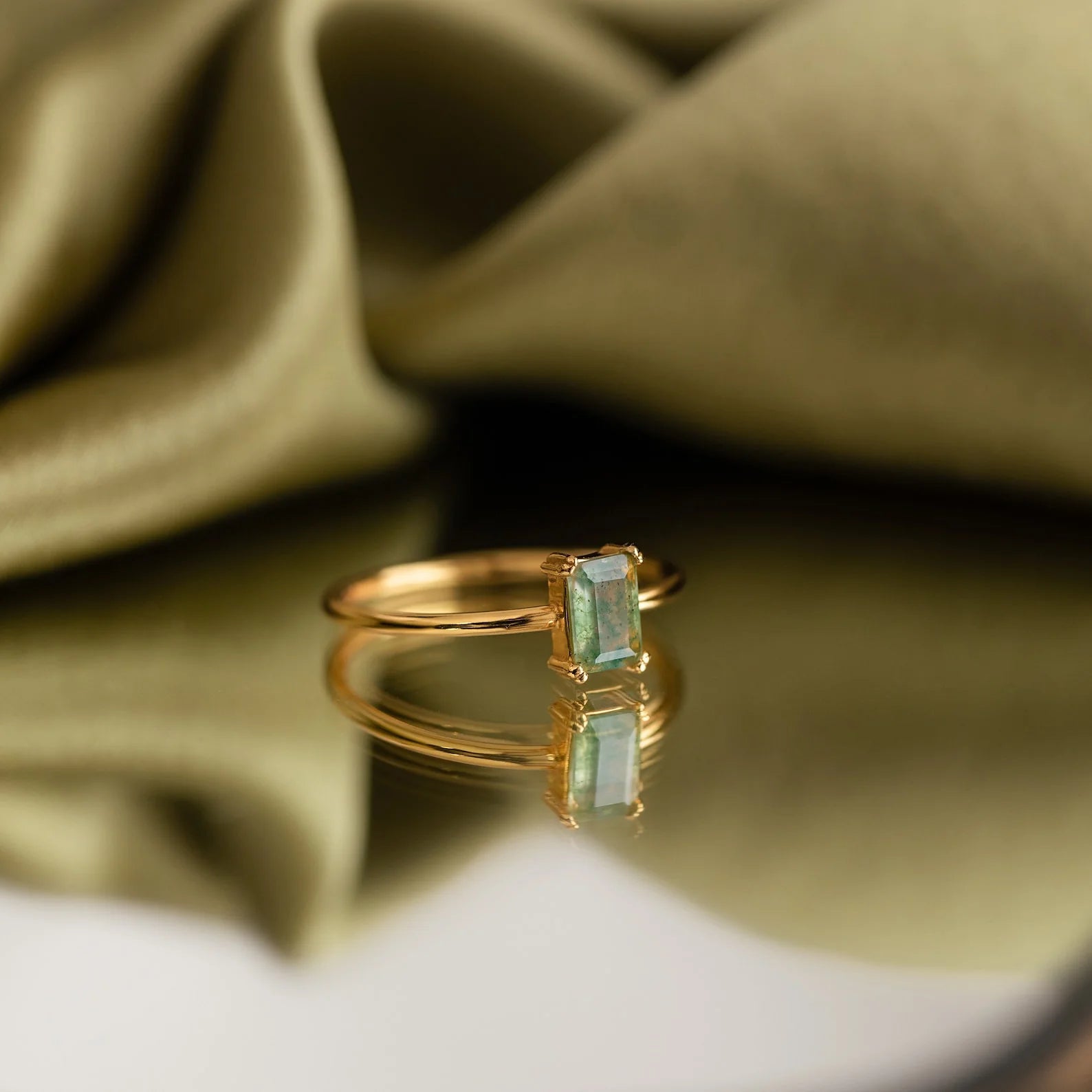 Agate Emerald Ring in 18K Gold