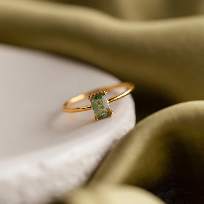 Agate Emerald Ring in 18K Gold