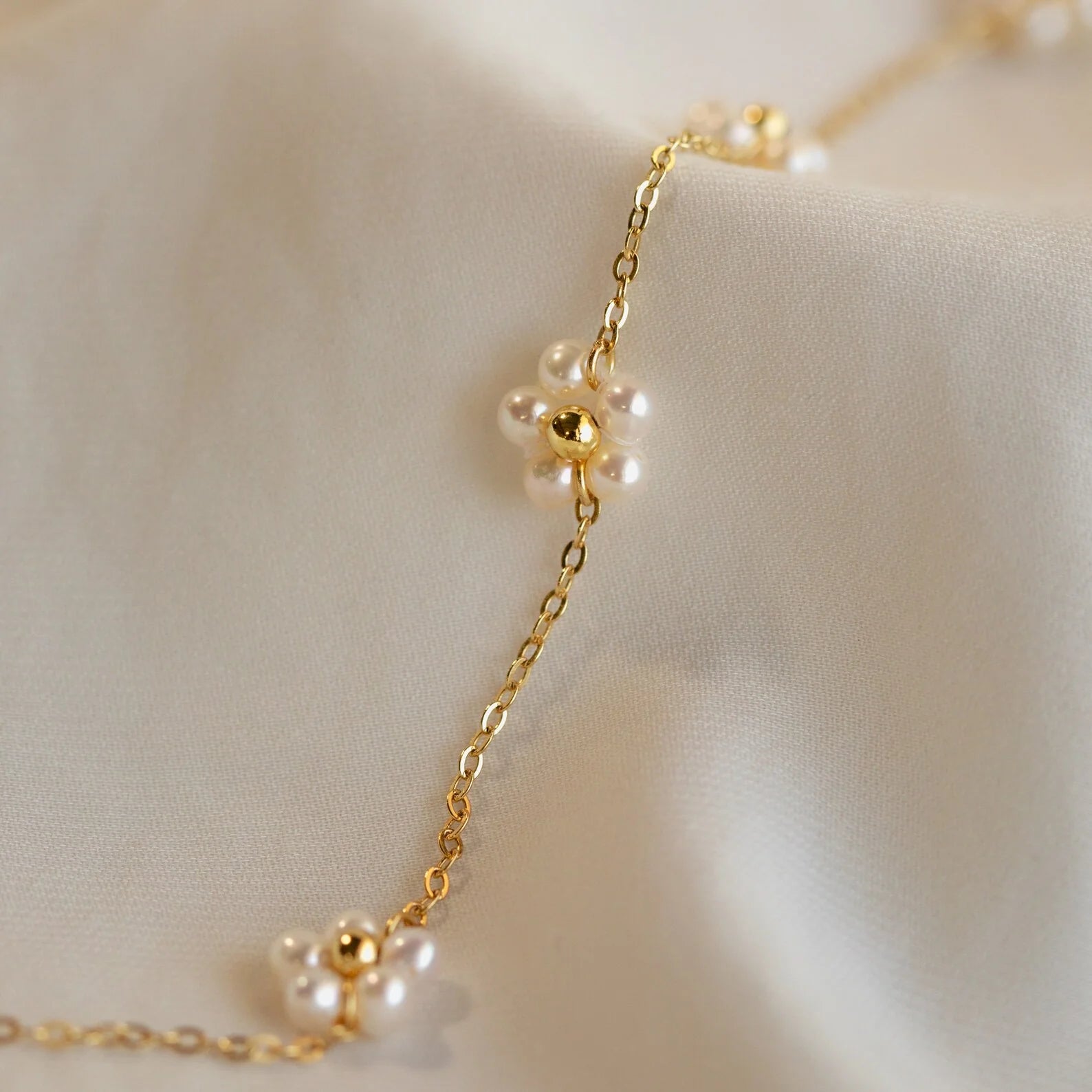 Flower Pearl Station Necklace in 18K Gold