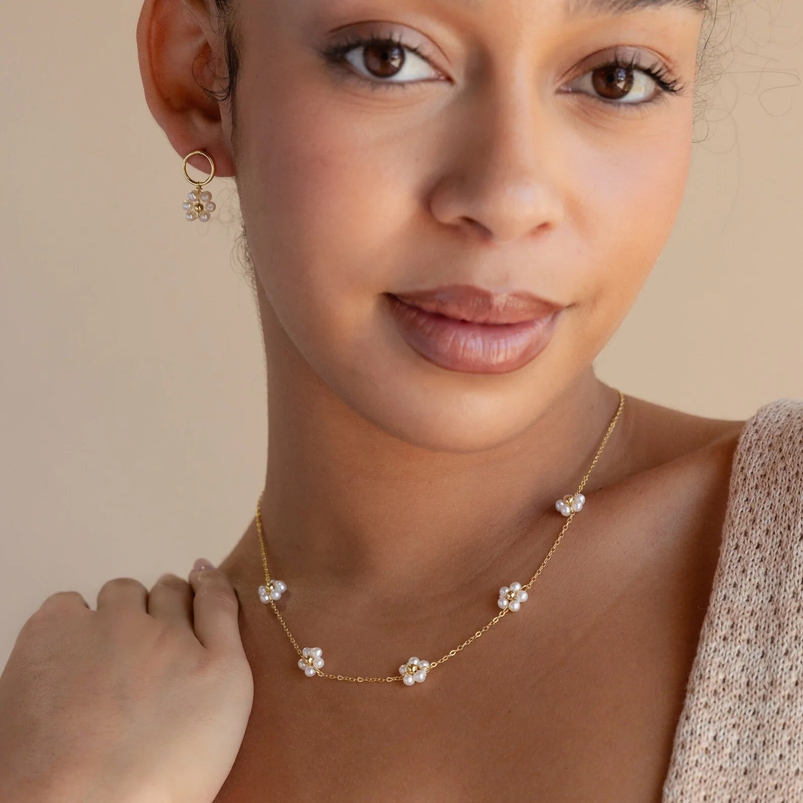 Flower Pearl Station Necklace in 18K Gold