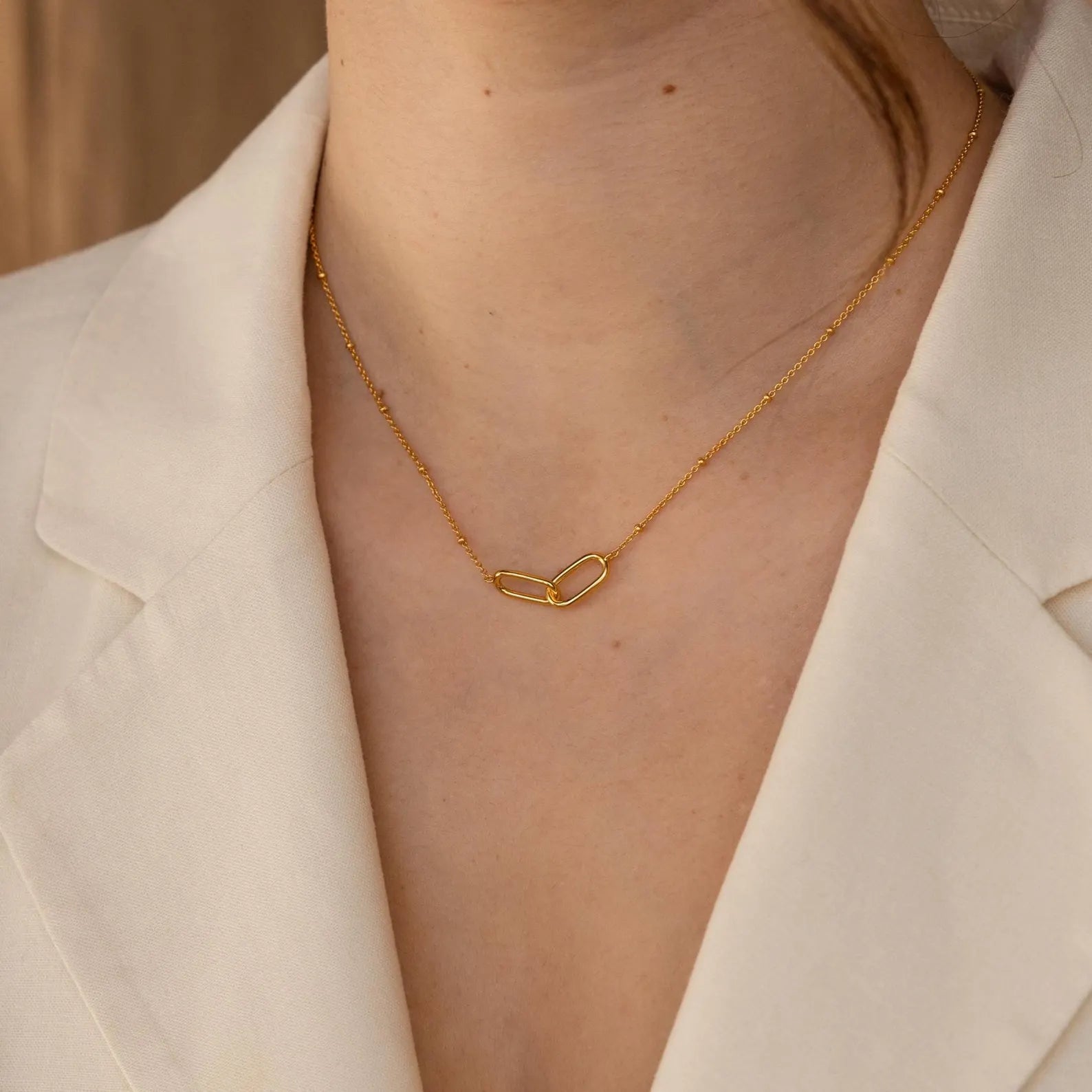 Linked Pendant Necklace in 18K Gold