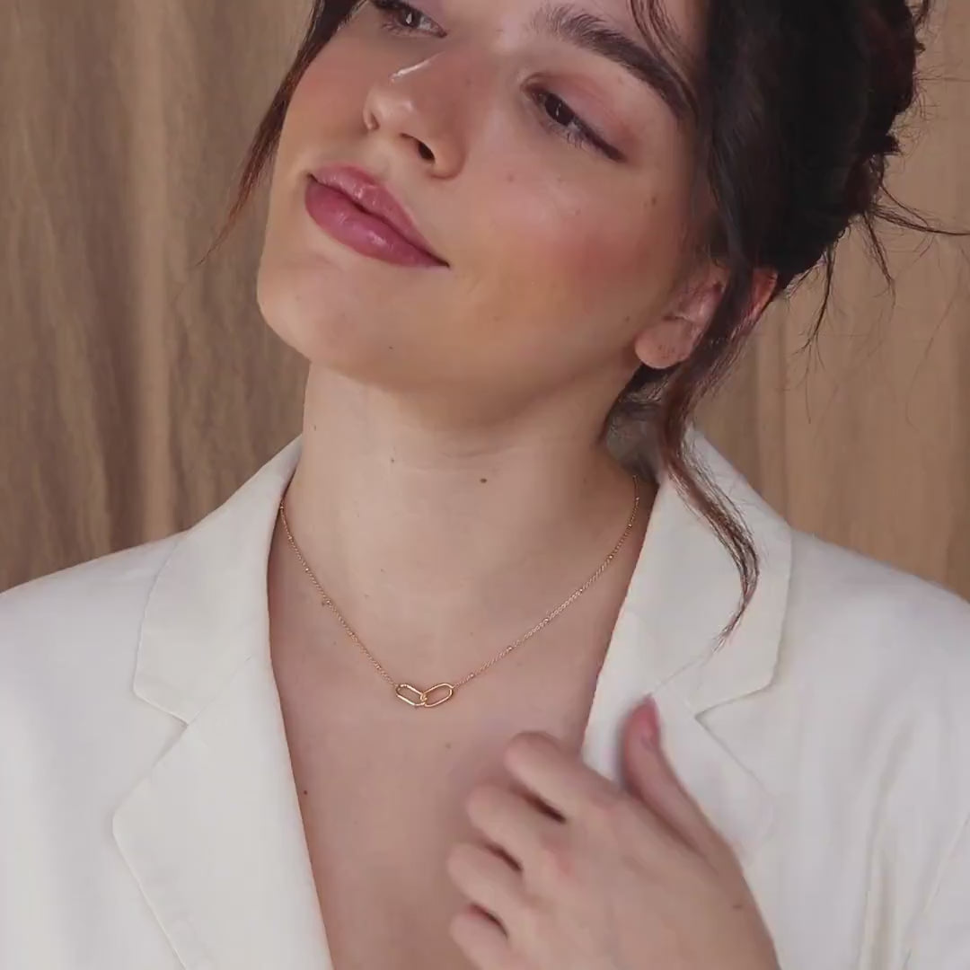 Linked Pendant Necklace in 18K Gold