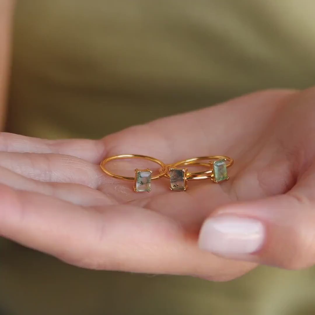 Agate Emerald Ring in 18K Gold